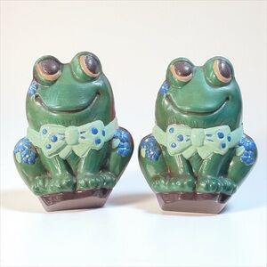 Vintage Chalkware Frog Wall Plaques Pair Green Bow Tie Retro Cottagecore
